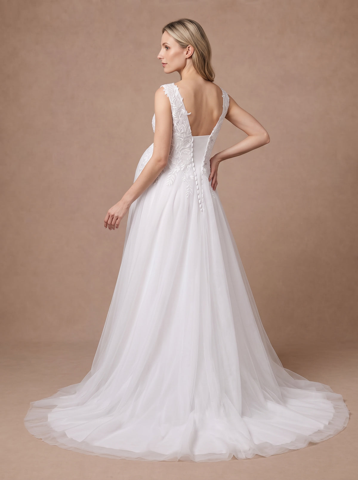 Robe de mariée empire blanche pour femme enceinte à décolleté V — Modèle — dos