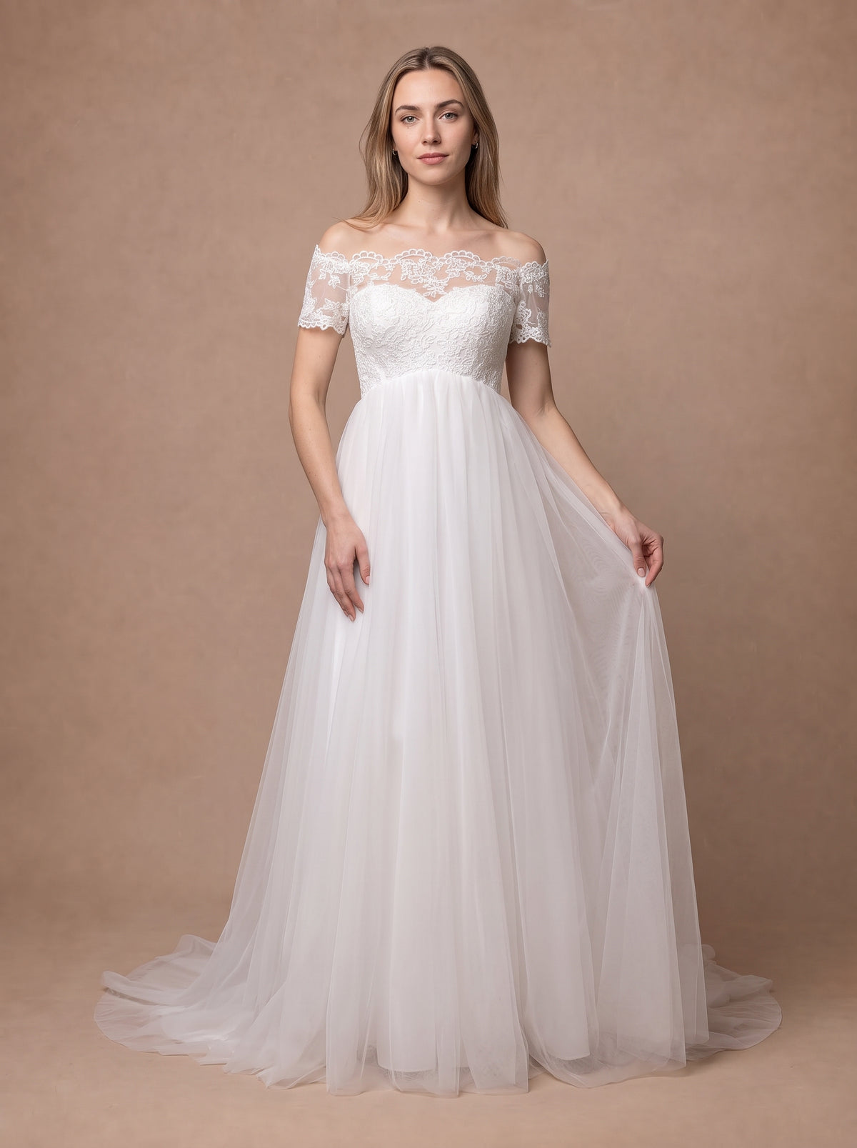 Robe de mariée empire en dentelle à épaules dénudées — Modèle — face