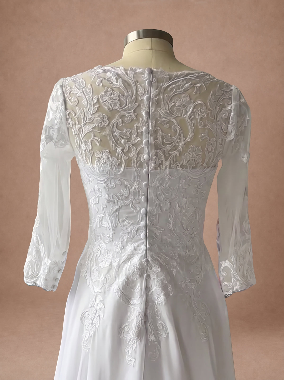 Robe de mariée empire en mousseline et dentelle à manches 3/4 — Mannequin — détail dos