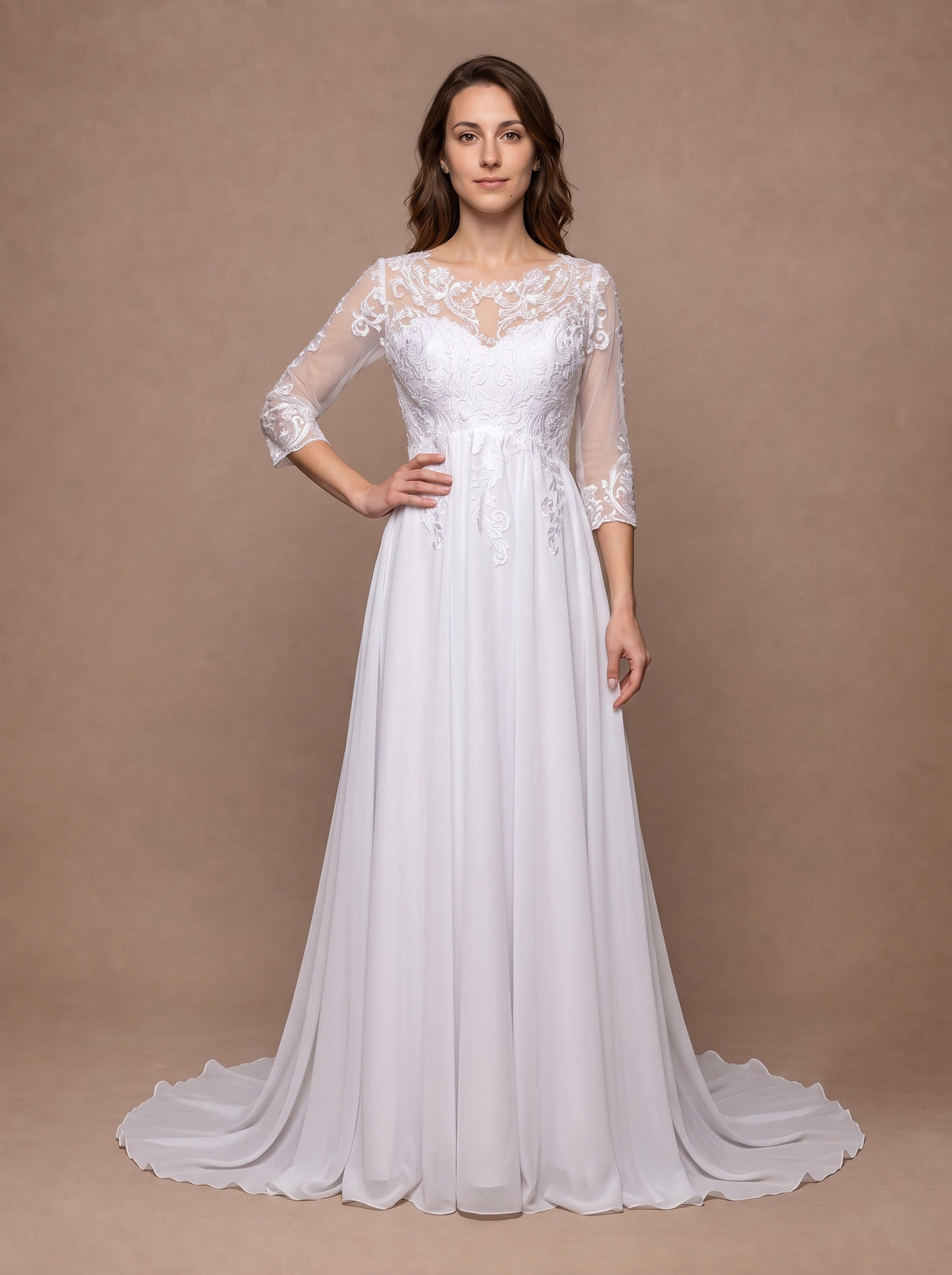 Robe de mariée empire en mousseline et dentelle à manches 3/4 — Modèle — face