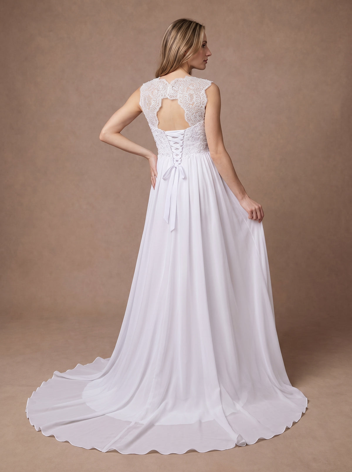 Robe de mariée empire grossesse en mousseline et dentelle — Modèle — dos