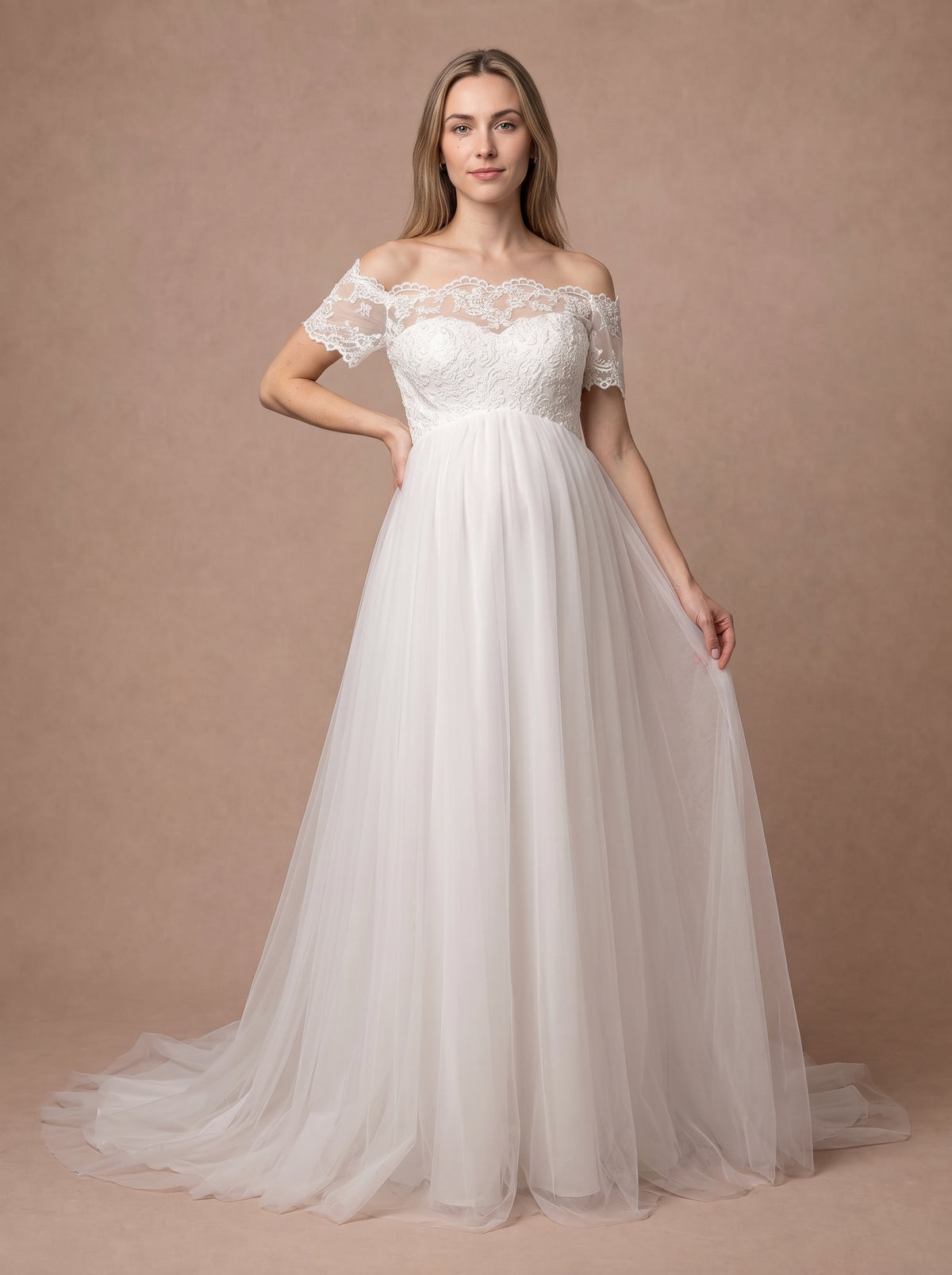 Robe de mariée empire grossesse épaules dénudées — Modèle — face