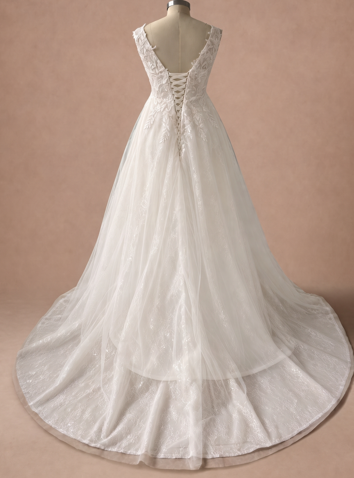 Robe de mariée empire grossesse ivoire en dentelle — Mannequin — dos entier