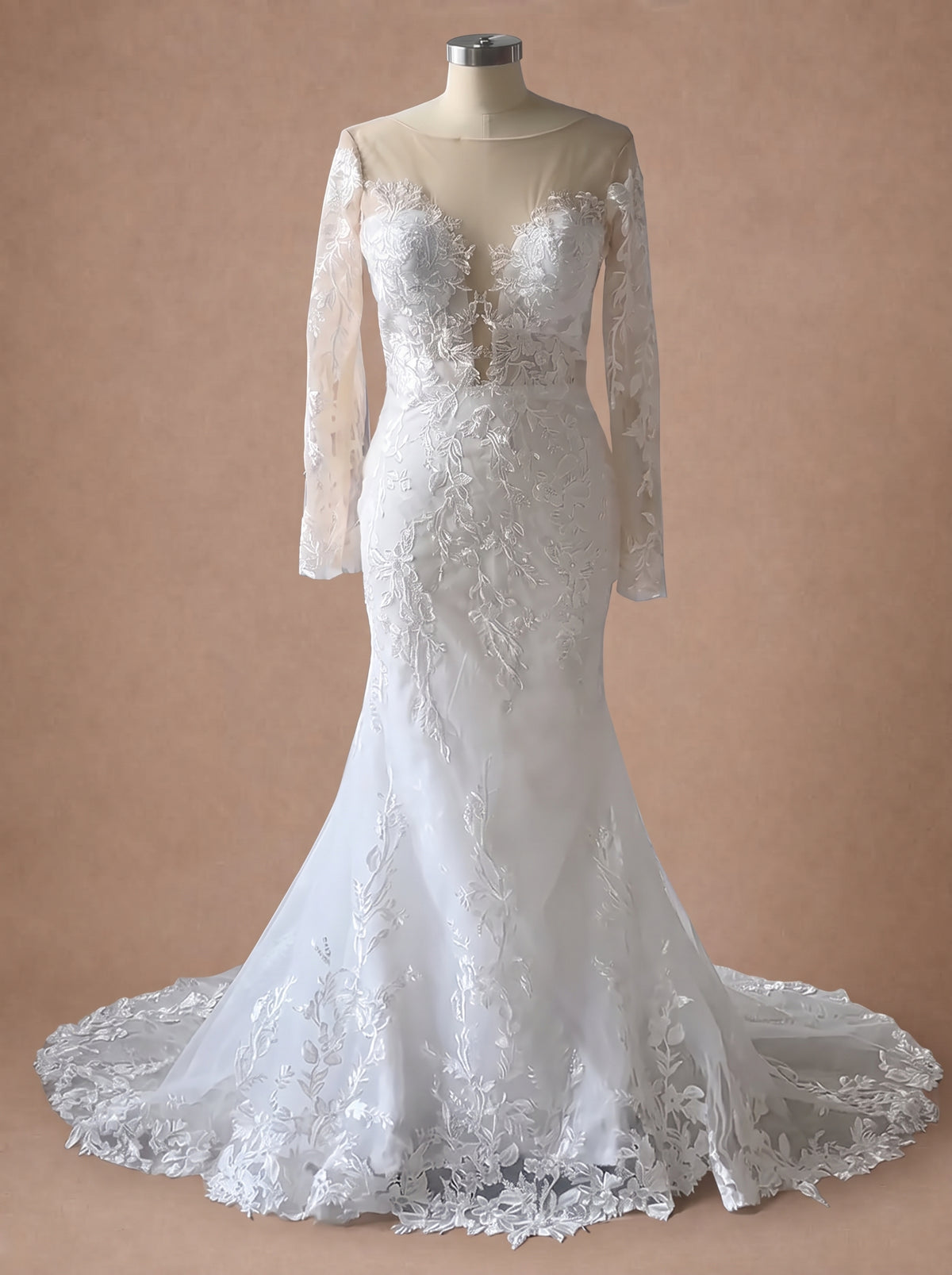 Robe de mariée espagnole sirène à décolleté plongeant — Mannequin — face entière