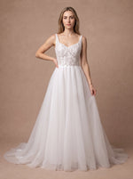Robe de mariée bohème fluide à encolure carrée — Modèle — face