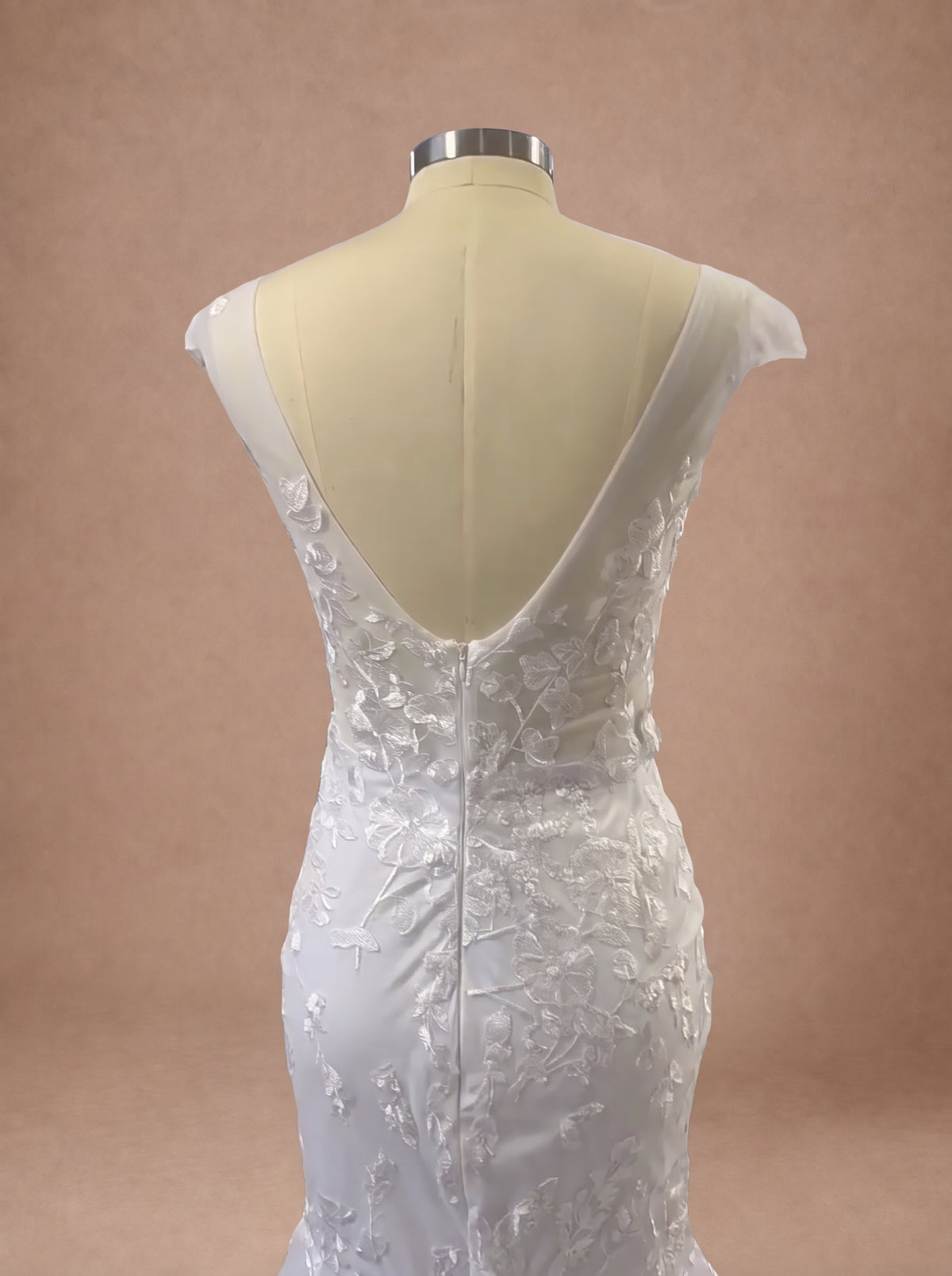 Robe de mariée gitane espagnole sirène en dentelle — Mannequin — détail dos
