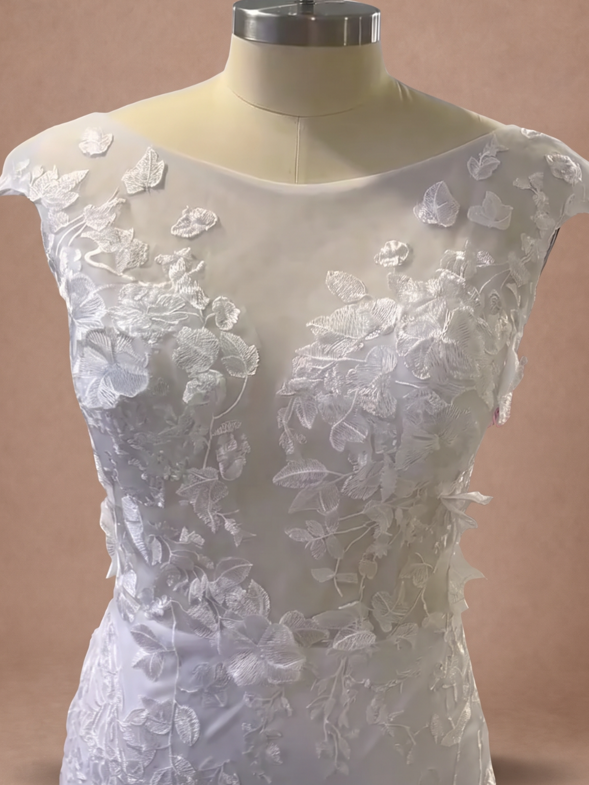 Robe de mariée gitane espagnole sirène en dentelle — Mannequin — détail buste