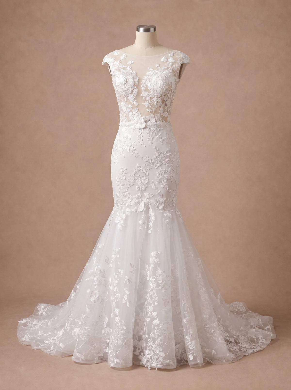 Robe de mariée gitane espagnole sirène en dentelle — Mannequin — face entière