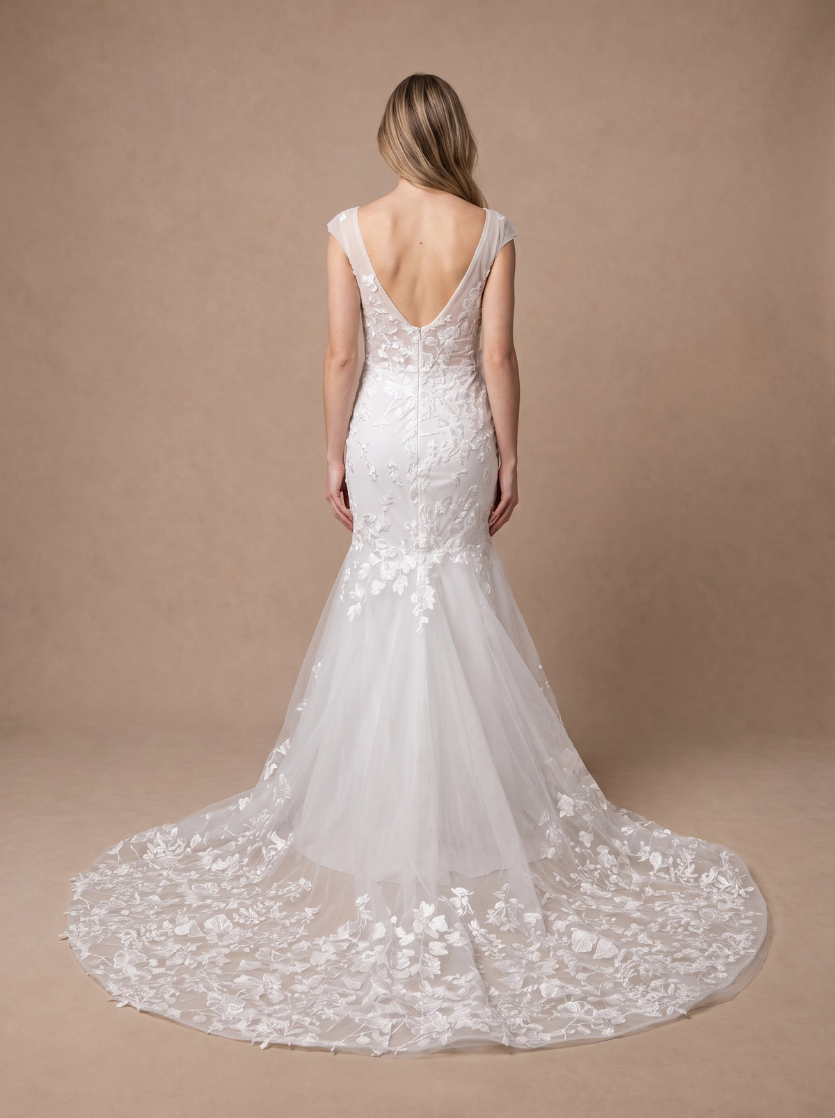 Robe de mariée gitane espagnole sirène en dentelle — Modèle — dos