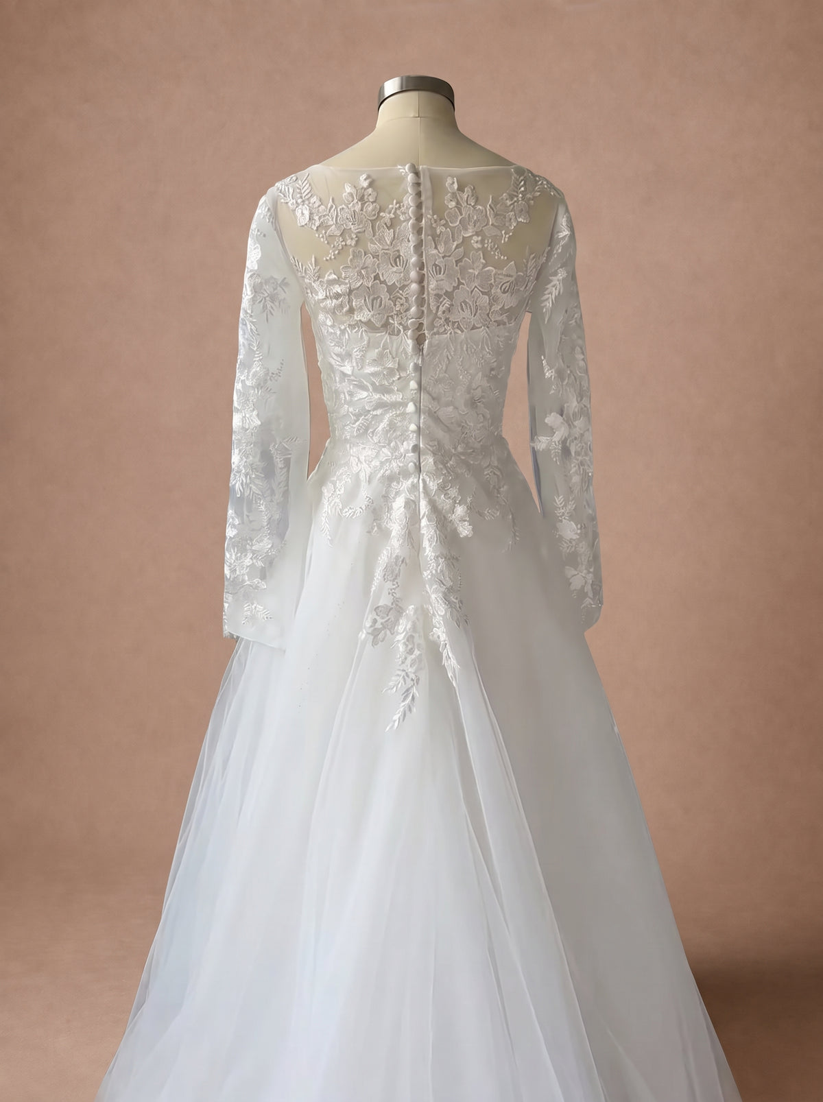 Robe de mariée grande taille pas cher style princesse en dentelle — Mannequin — détail dos