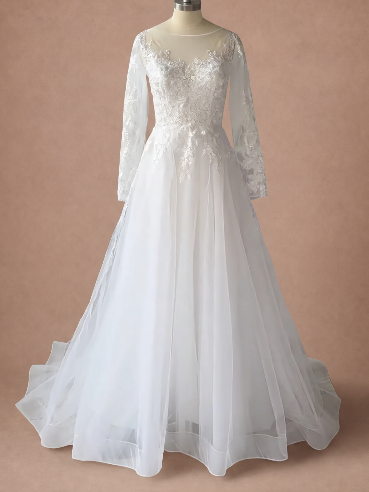 Robe de mariée grande taille pas cher style princesse en dentelle — Mannequin — face entière