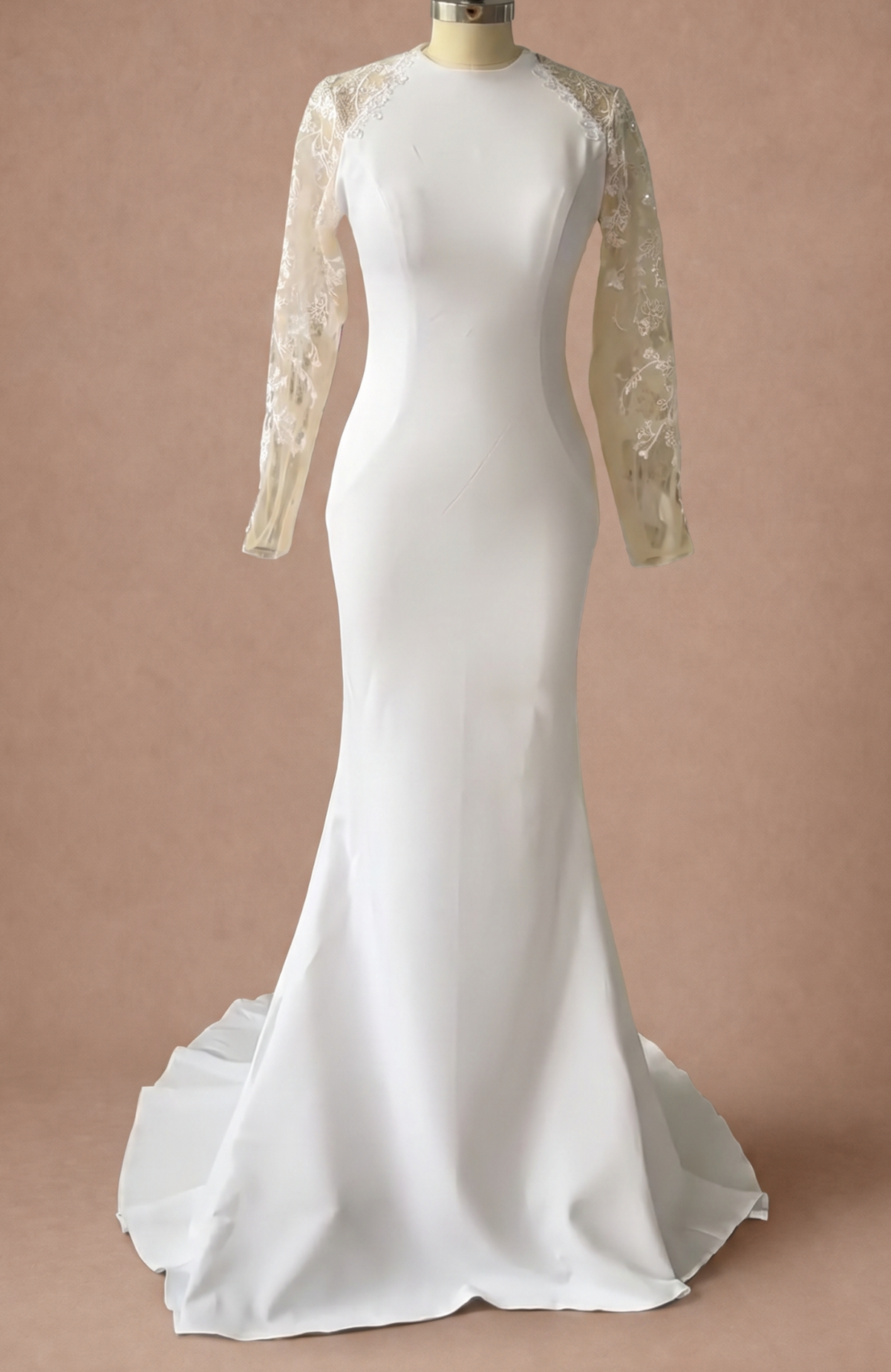 Robe de mariée moderne et sexy à manches en dentelle. — Mannequin — face entière