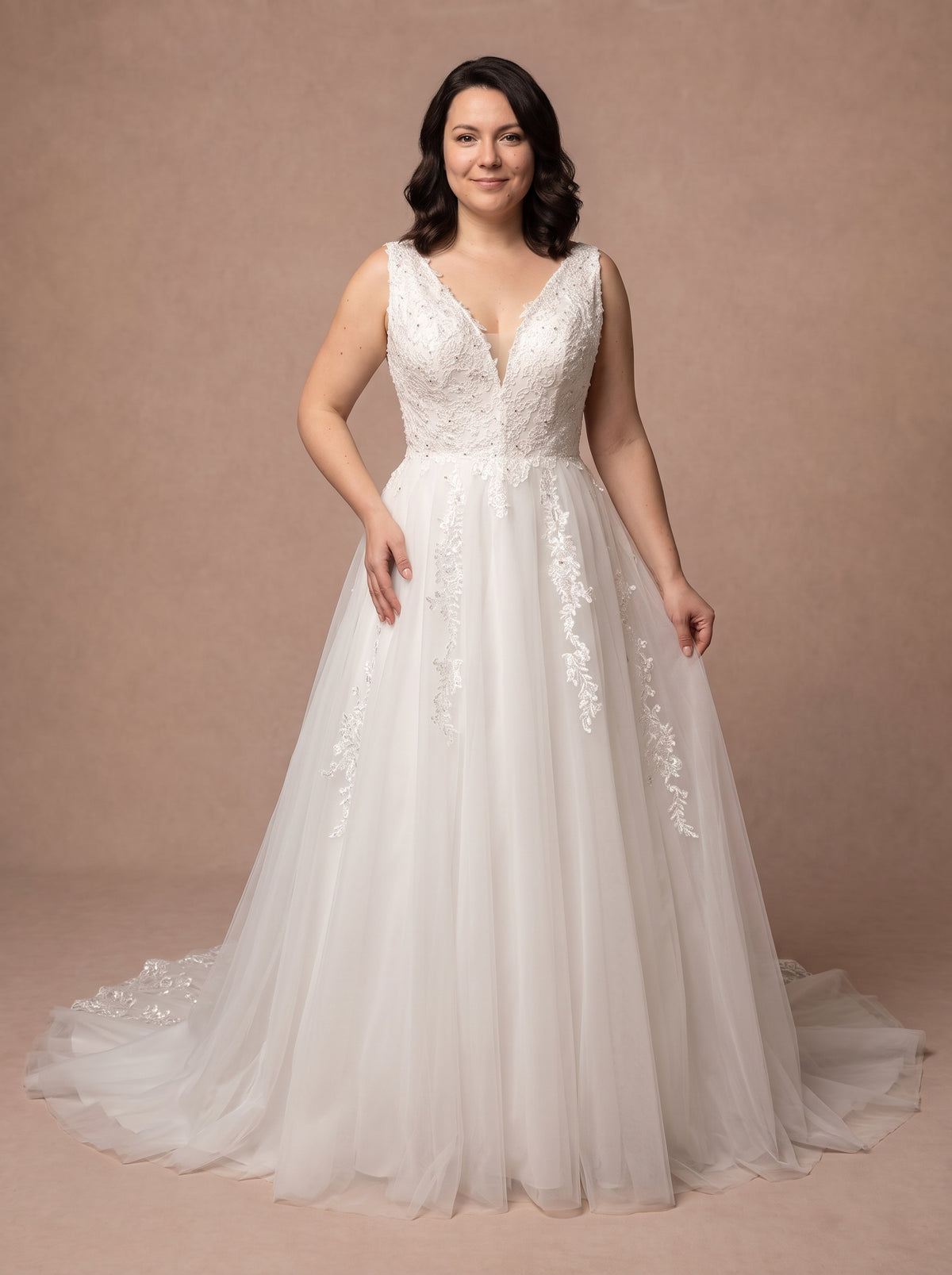 Robe de mariée pour femme ronde et petite — Modèle — face