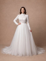 Robe de mariée princesse à col montant ornée de strass — Modèle — face