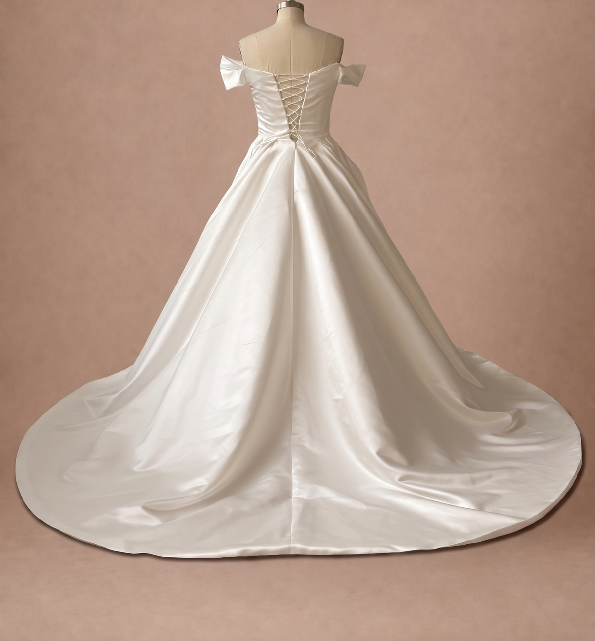 Robe de mariée Princesse en satin à corsage drapé — Mannequin — dos entier