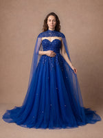 Robe de mariée princesse bleu roi à strass avec cape en tulle — Modèle — face