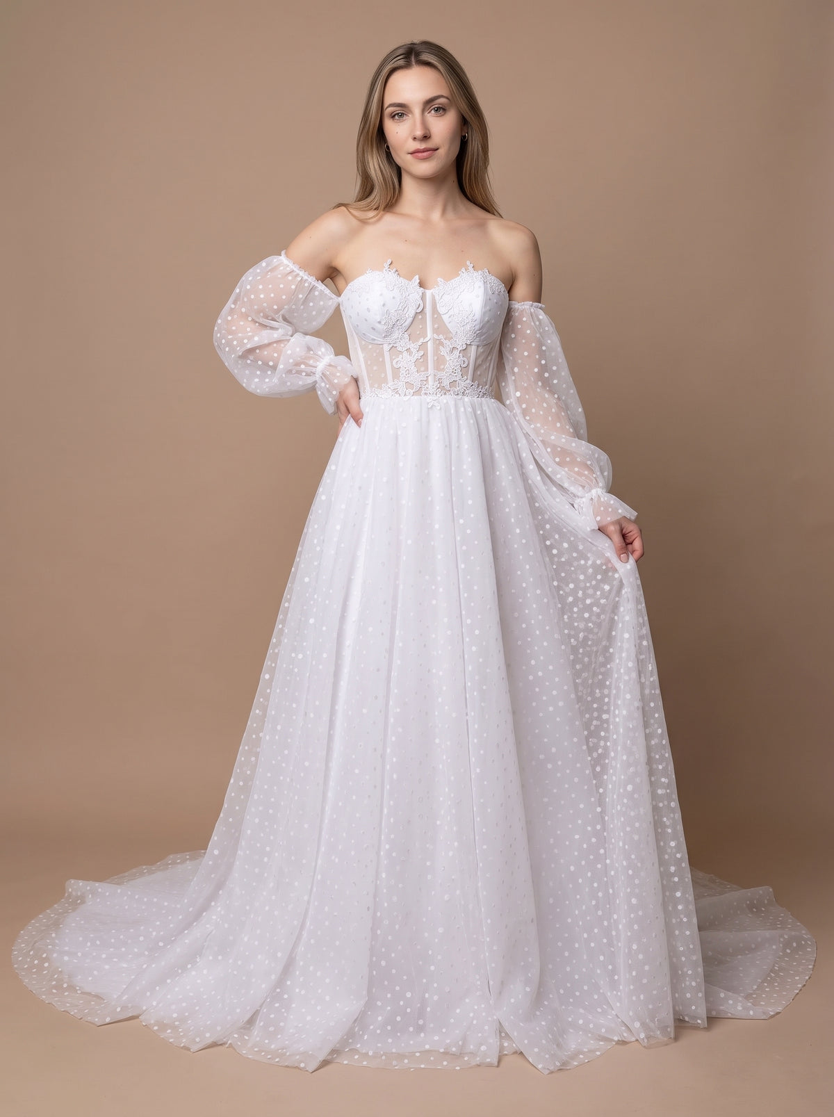 Robe de mariée princesse à manches longues bouffantes en tulle — Modèle — face