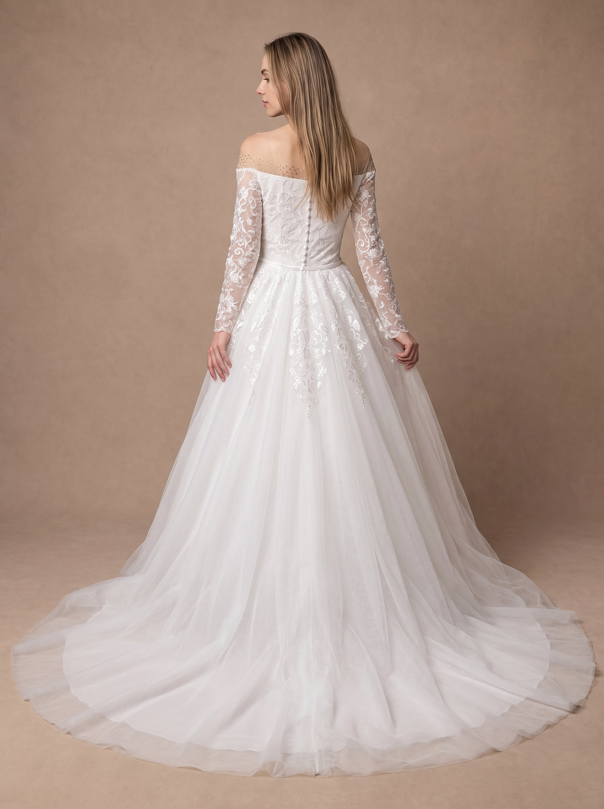 Robe de mariée sirène princesse à strass avec traîne amovible — Modèle — dos