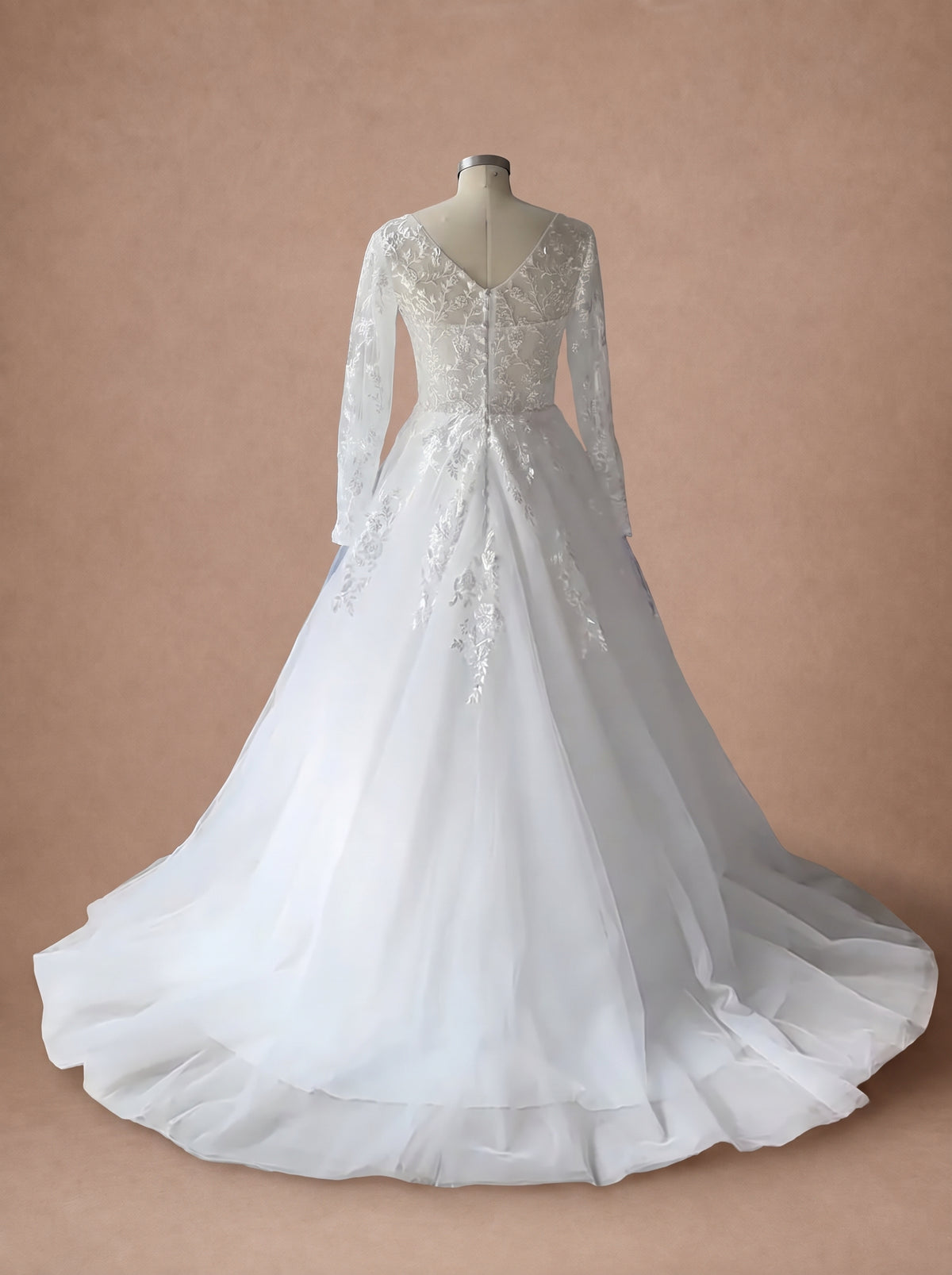 Robe de mariée trapèze rétro bohème à manches longues — Mannequin — dos entier