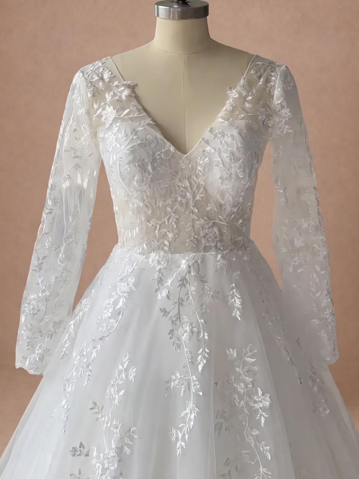 Robe de mariée trapèze rétro bohème à manches longues — Mannequin — détail buste