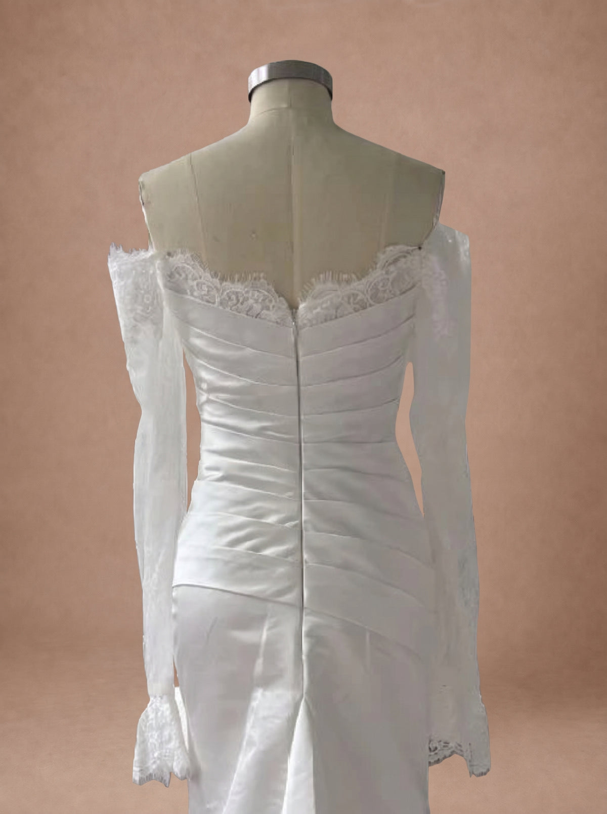 Robe de mariée rétro chic — Mannequin — détail dos