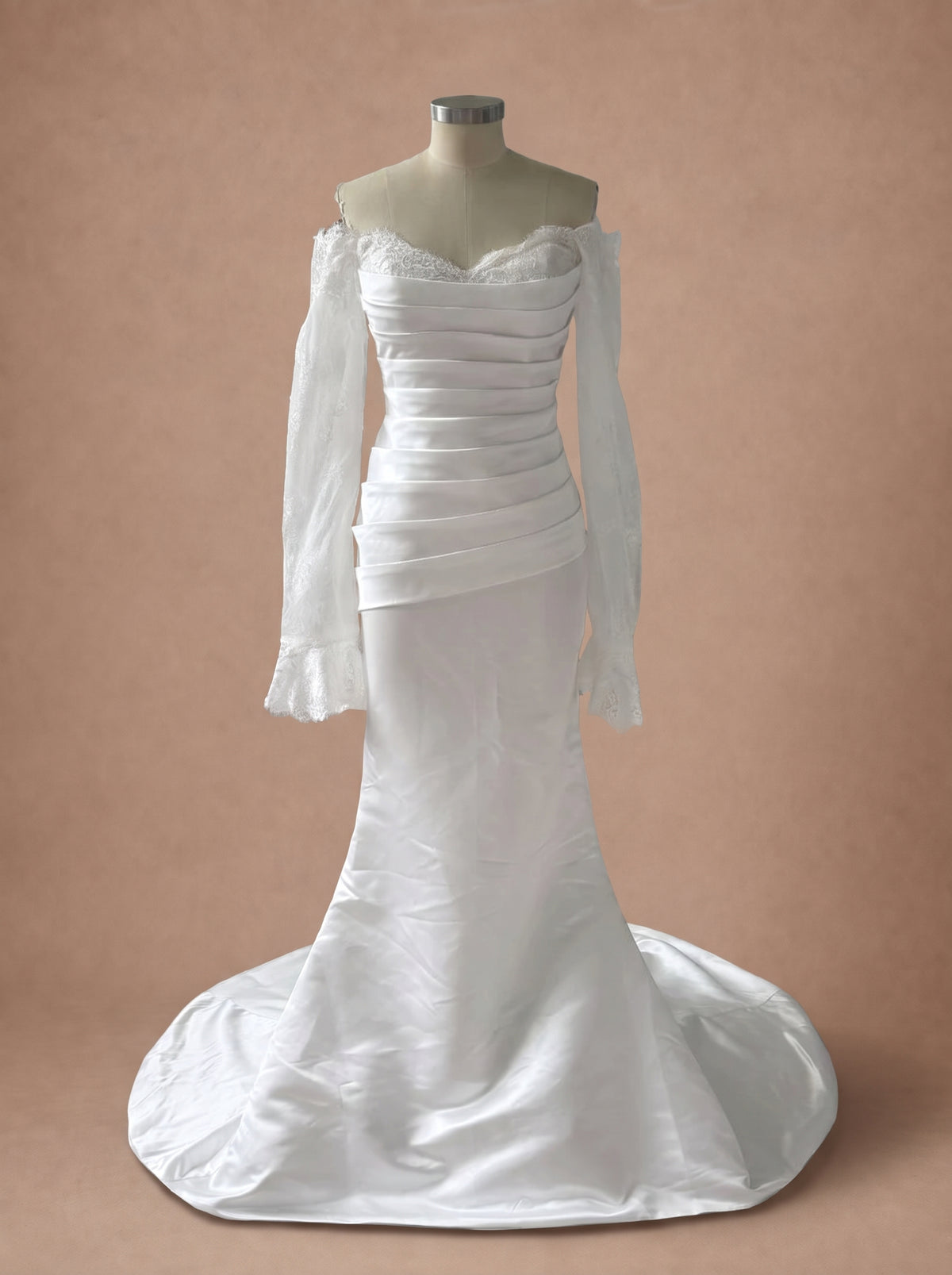 Robe de mariée rétro chic — Mannequin — face entière