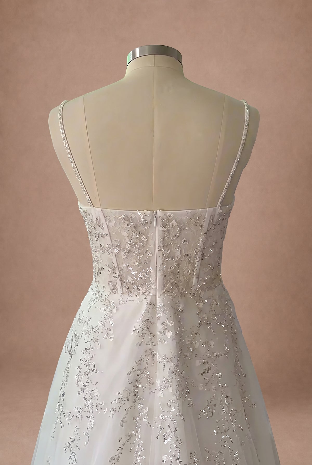 Robe de mariée romantique chic — Mannequin — détail dos
