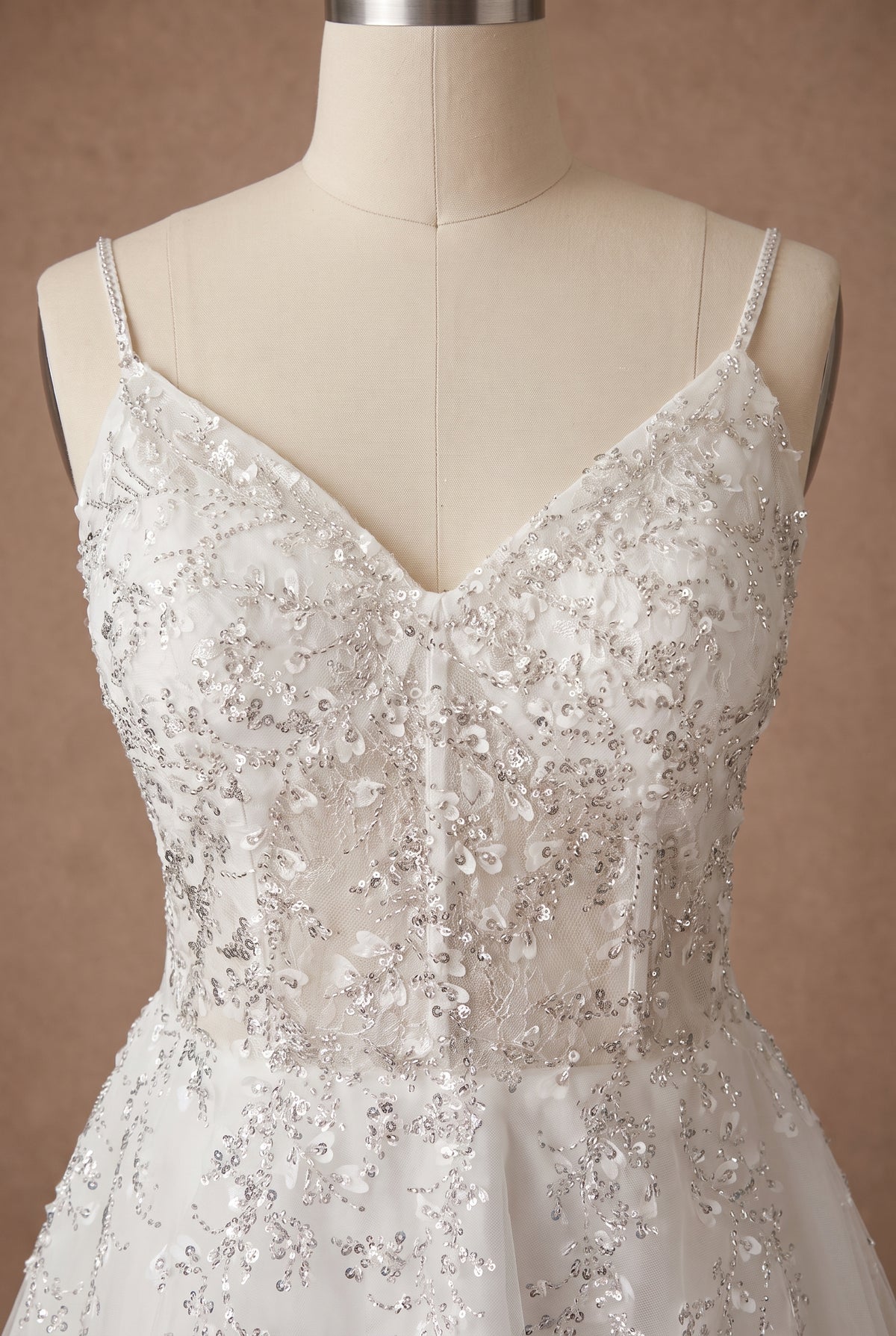 Robe de mariée romantique chic — Mannequin — détail buste