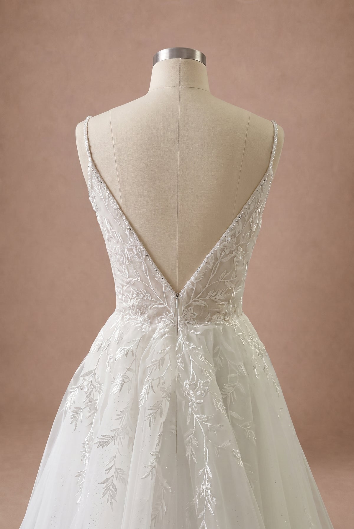Robe de mariée romantique dentelle — Mannequin — détail dos