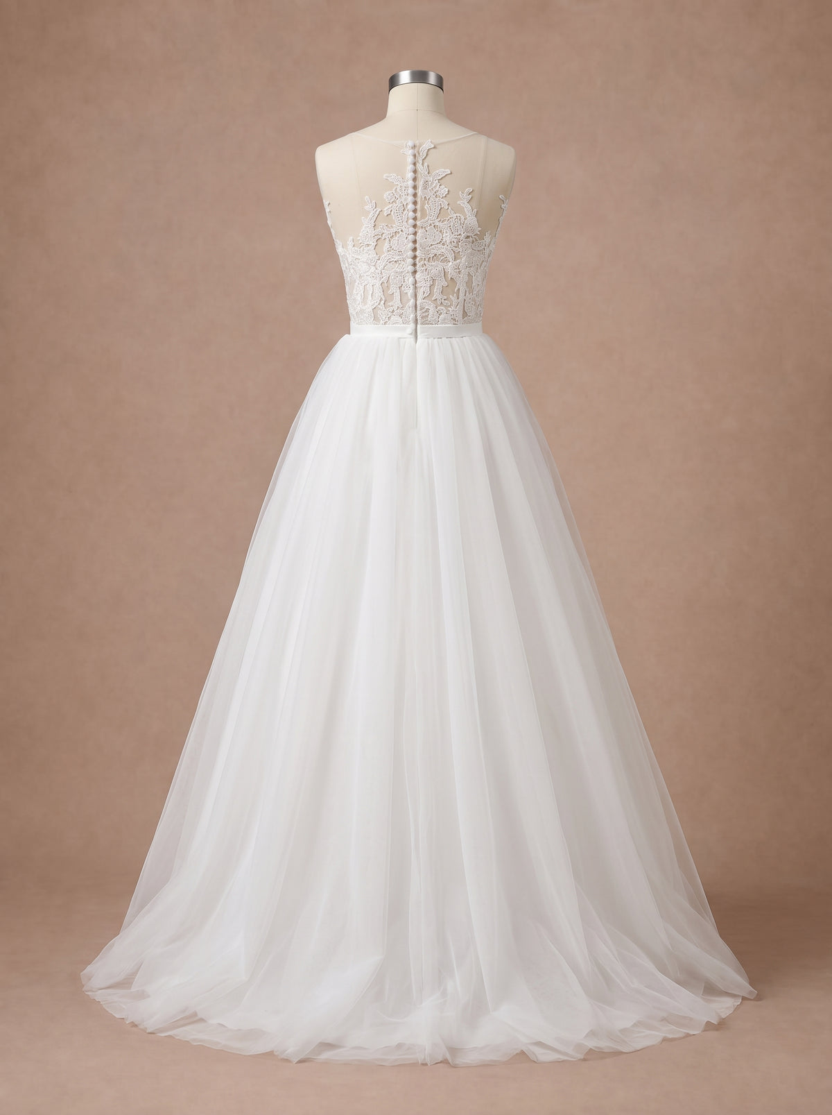 Robe de mariée simple et classe — Mannequin — dos entier
