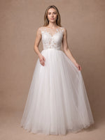 Robe de mariée simple et classe — Modèle — face