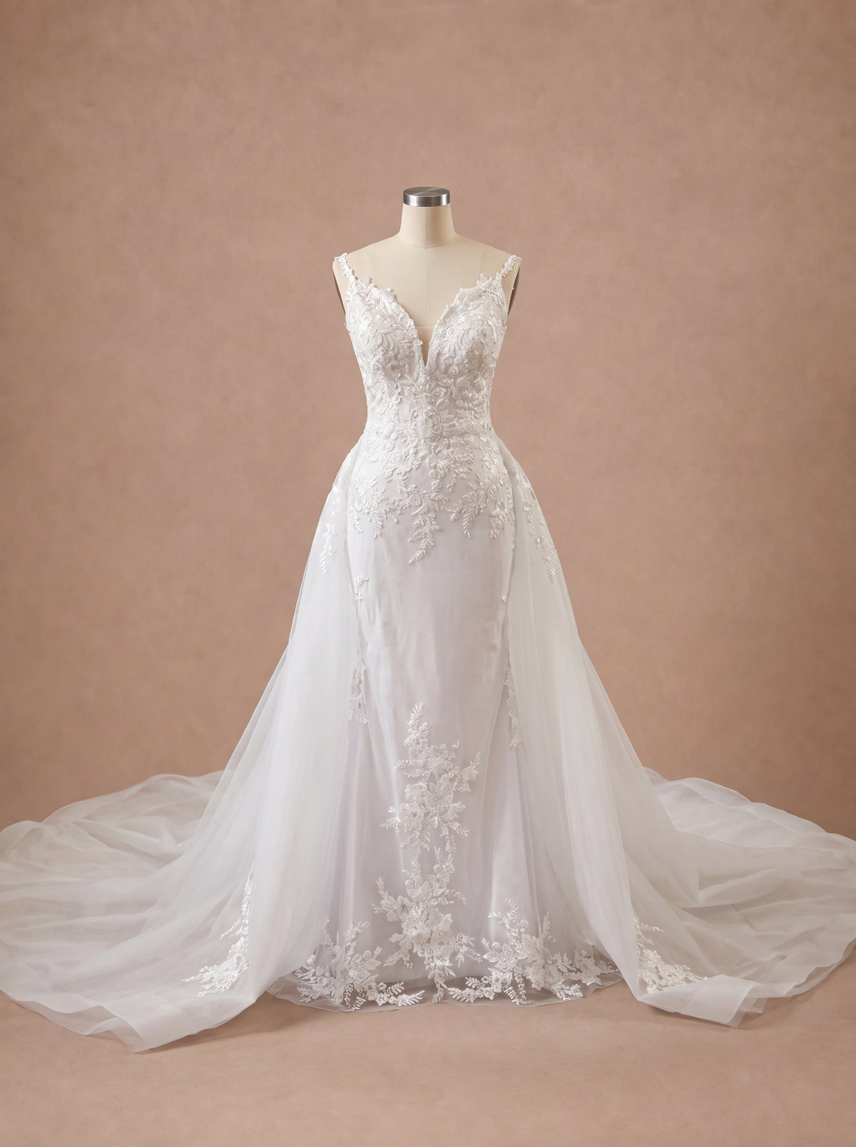 Robe de mariée sirène bohème à traîne amovible en dentelle florale — Mannequin — face entière