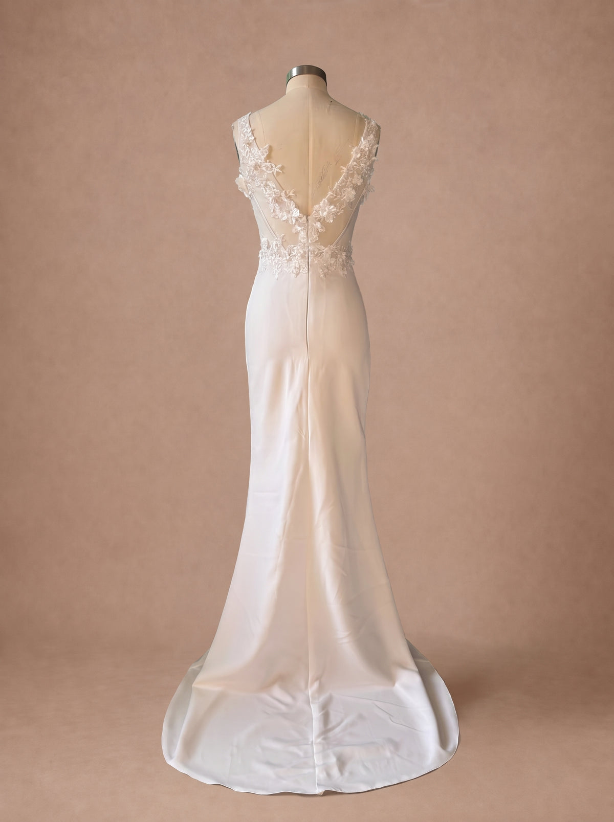 Robe de mariée Sirène chic à dos nu en dentelle — Mannequin — dos entier