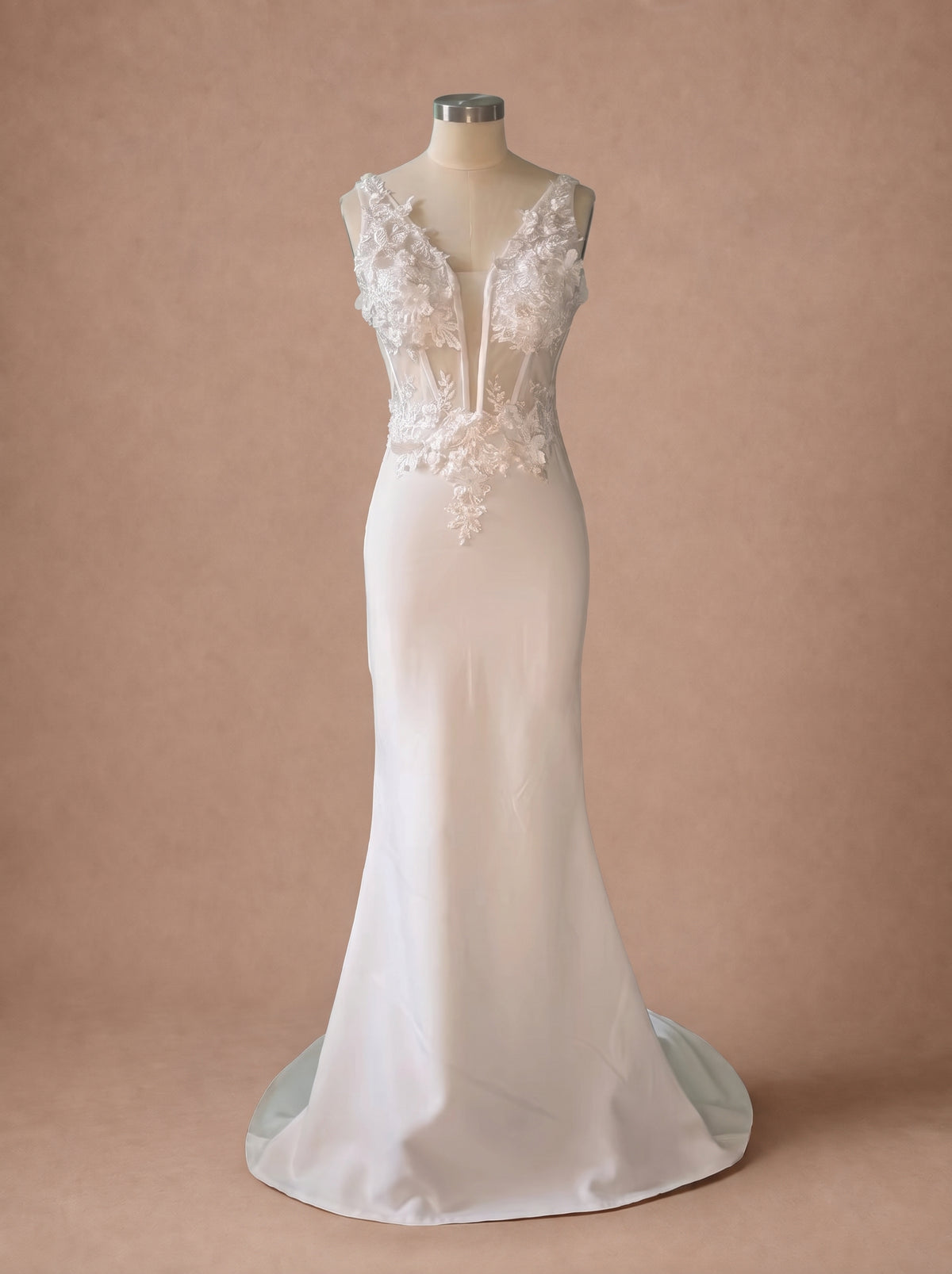 Robe de mariée Sirène chic à dos nu en dentelle — Mannequin — face entière