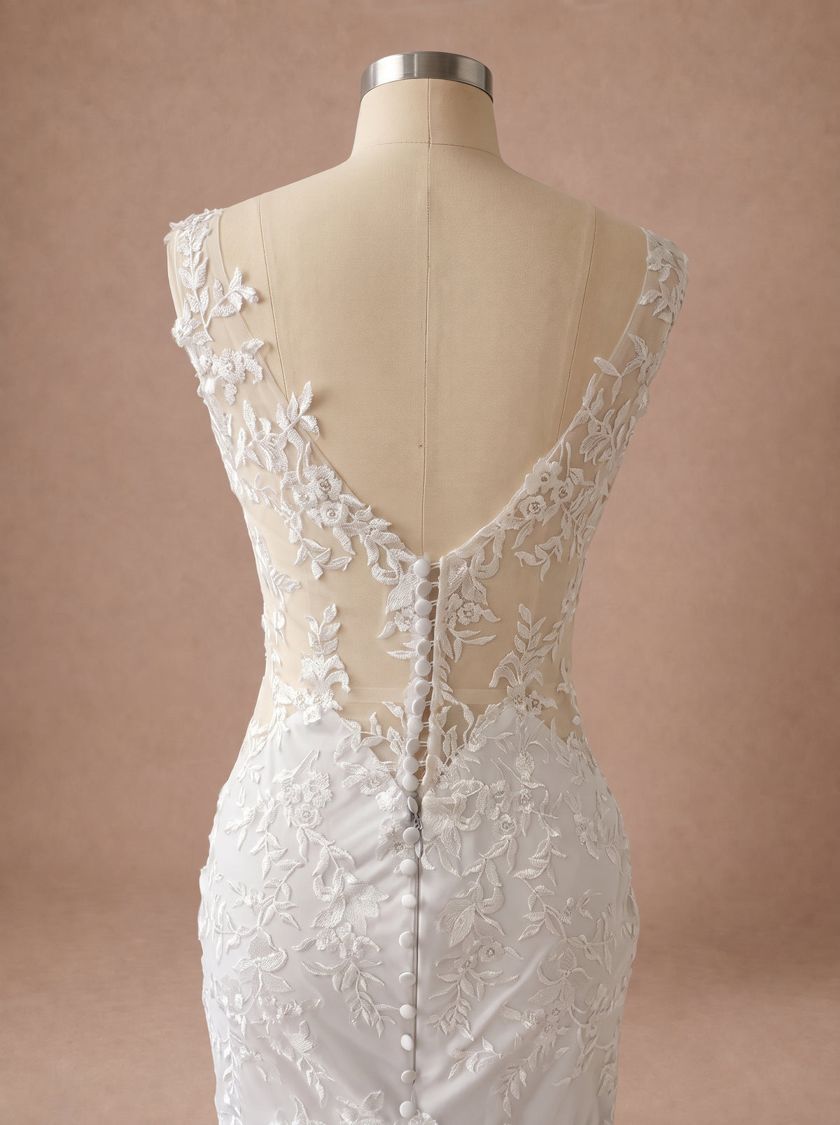 Robe de mariée sirène à dos nu en dentelle — Mannequin — détail dos