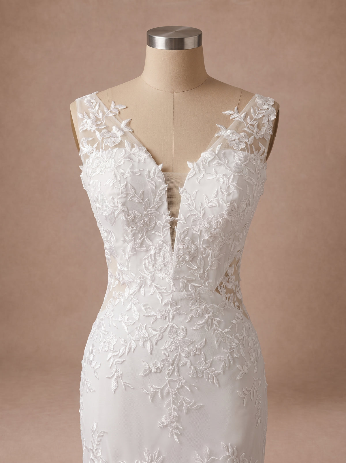 Robe de mariée sirène à dos nu en dentelle — Mannequin — détail buste