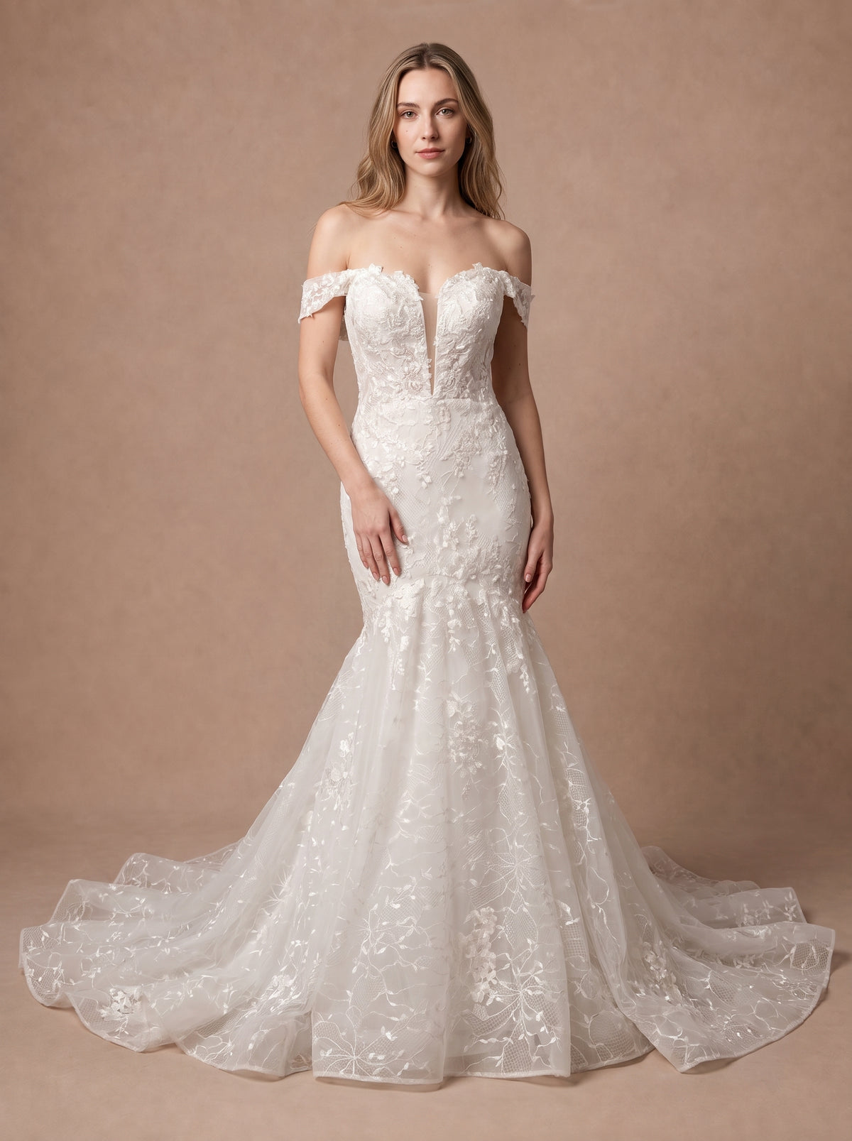 Robe de mariée sirène femme ronde à bustier corseté en dentelle — Modèle — face