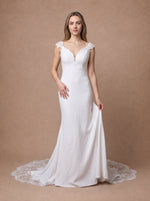 Robe de mariée sirène fluide à décolleté en V — Modèle — face