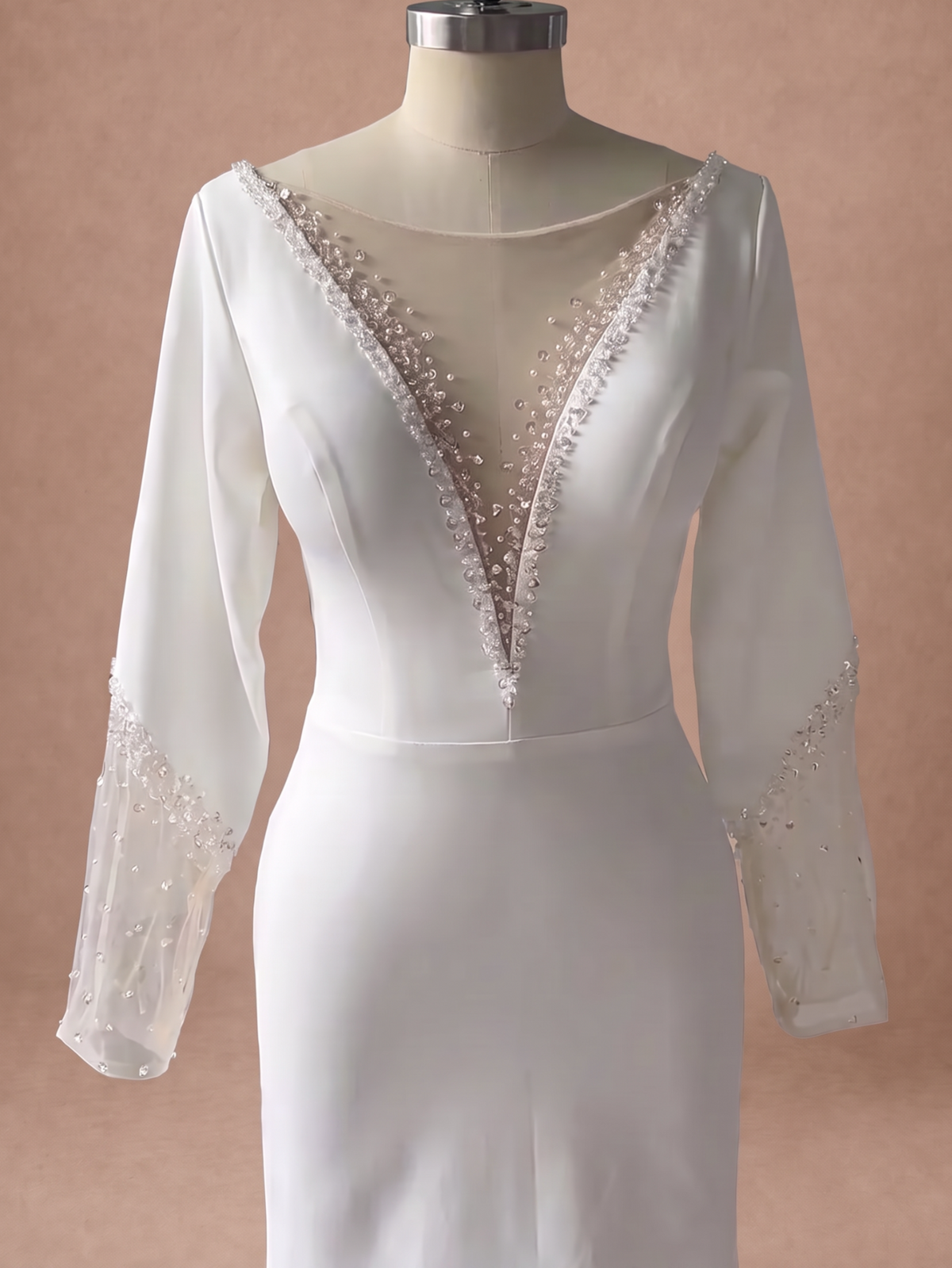 Robe de mariée sirène en satin à manches longues — Mannequin — détail buste