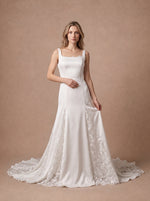 Robe de mariée sirène minimaliste en crêpe et dentelle à col carré — Modèle — face