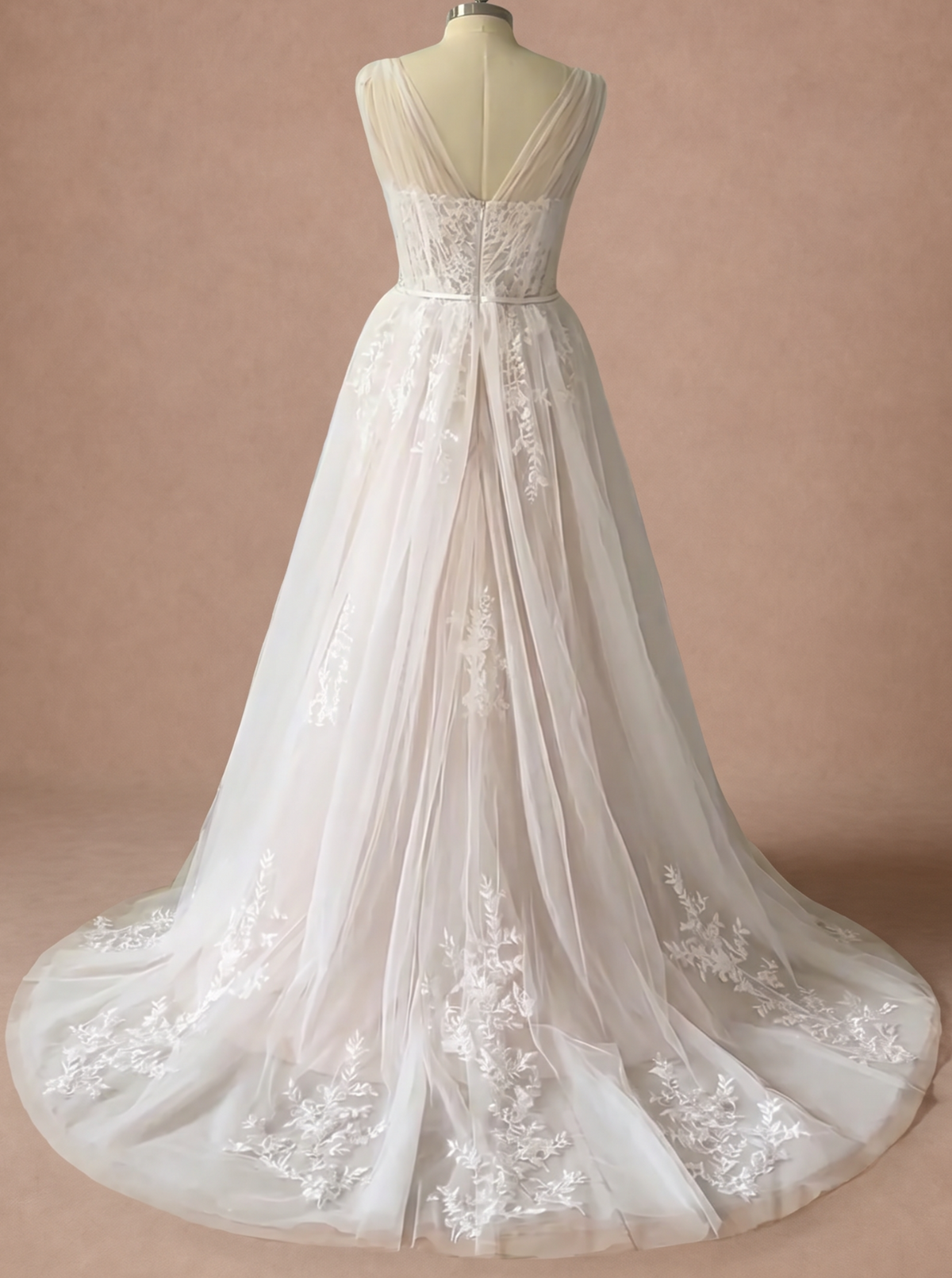 Robe de mariée Style Champêtre champagne en tulle et dentelle — Mannequin — dos entier