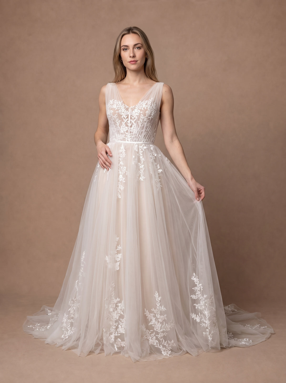 Robe de mariée Style Champêtre champagne en tulle et dentelle — Modèle — face