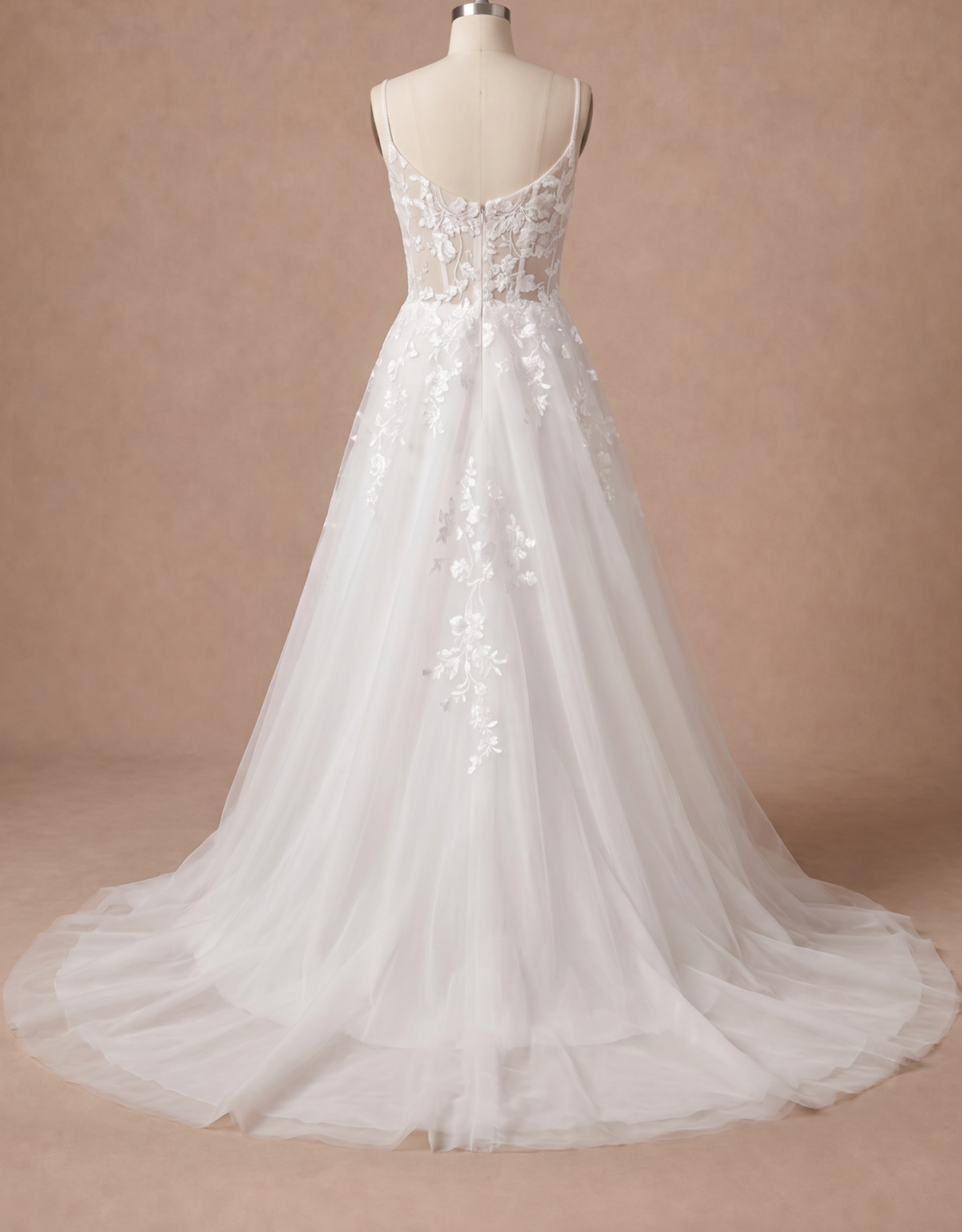 Robe de mariée trapèze bohème à col bateau en dentelle — Mannequin — dos entier