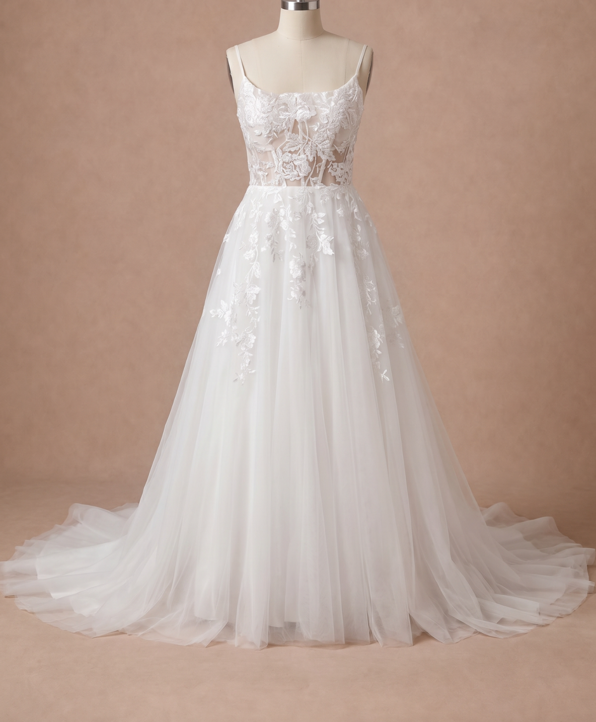 Robe de mariée trapèze bohème à col bateau en dentelle — Mannequin — face entière