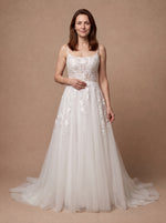 Robe de mariée trapèze bohème à col bateau en dentelle — Modèle — face