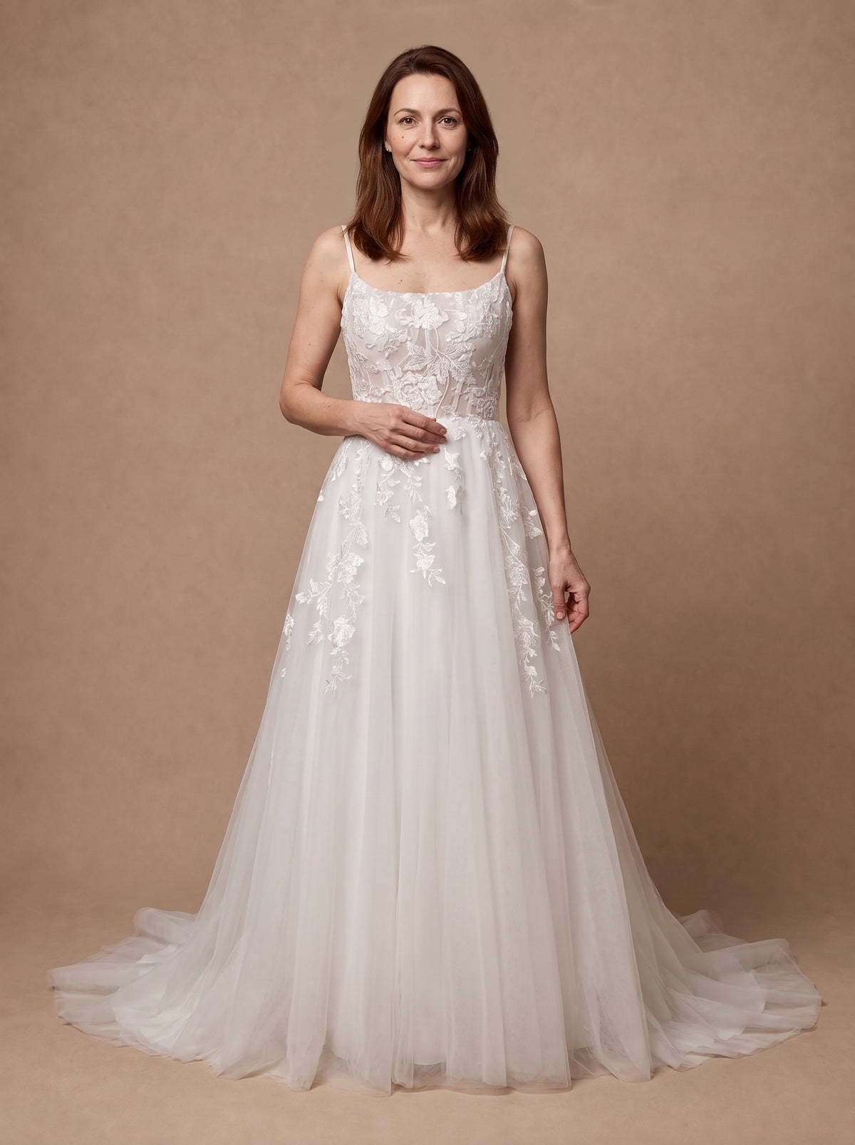 Robe de mariée trapèze bohème à col bateau en dentelle — Modèle — face