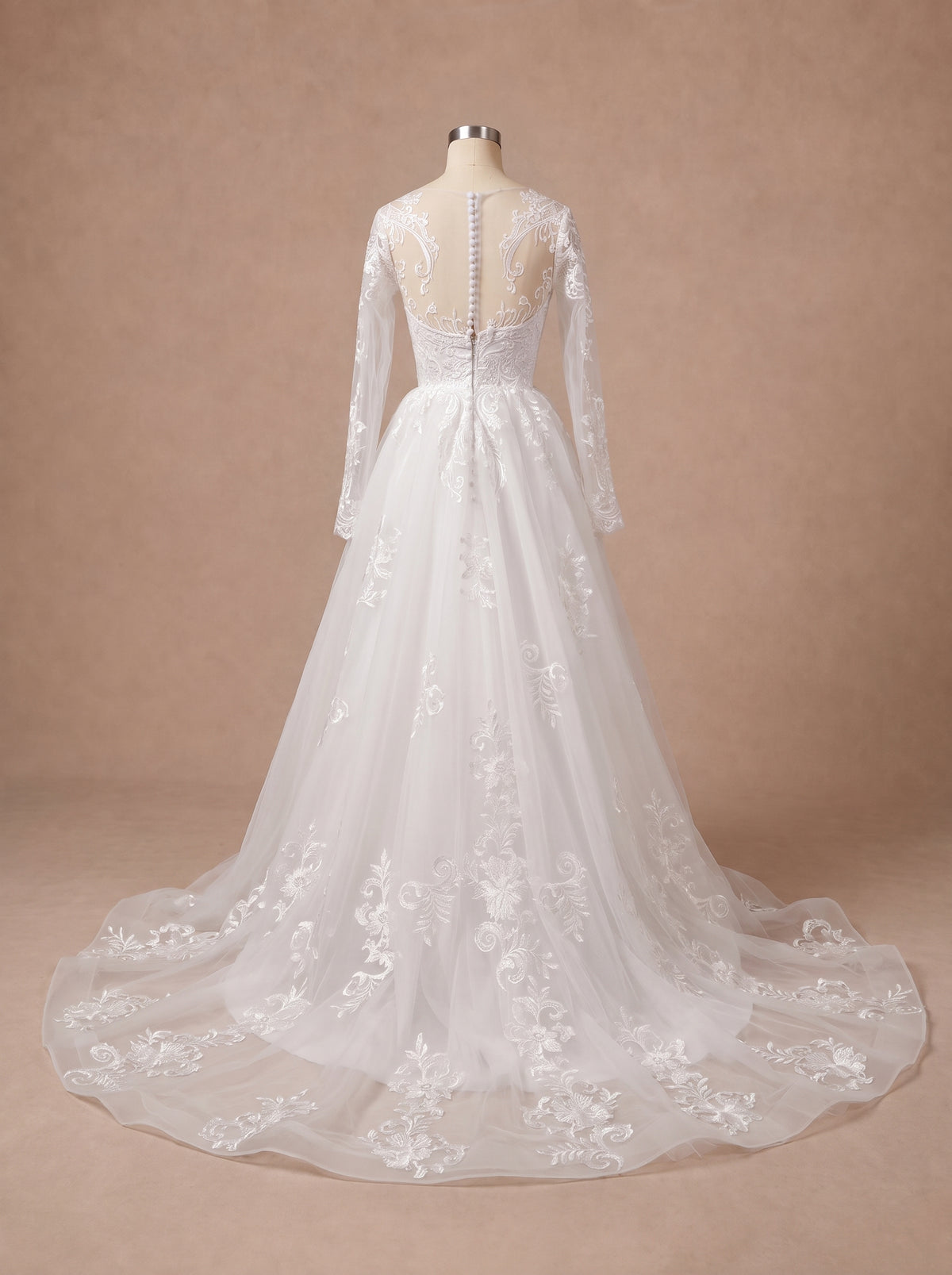 Robe de mariée trapèze princesse romantique en dentelle — Mannequin — dos entier