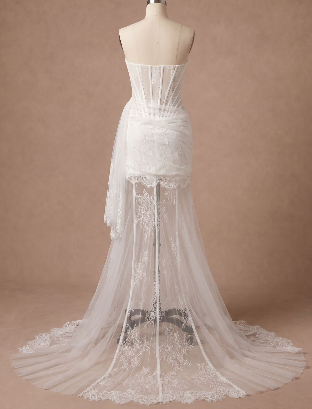 Robe de mariée vintage année 20 — Mannequin — dos entier