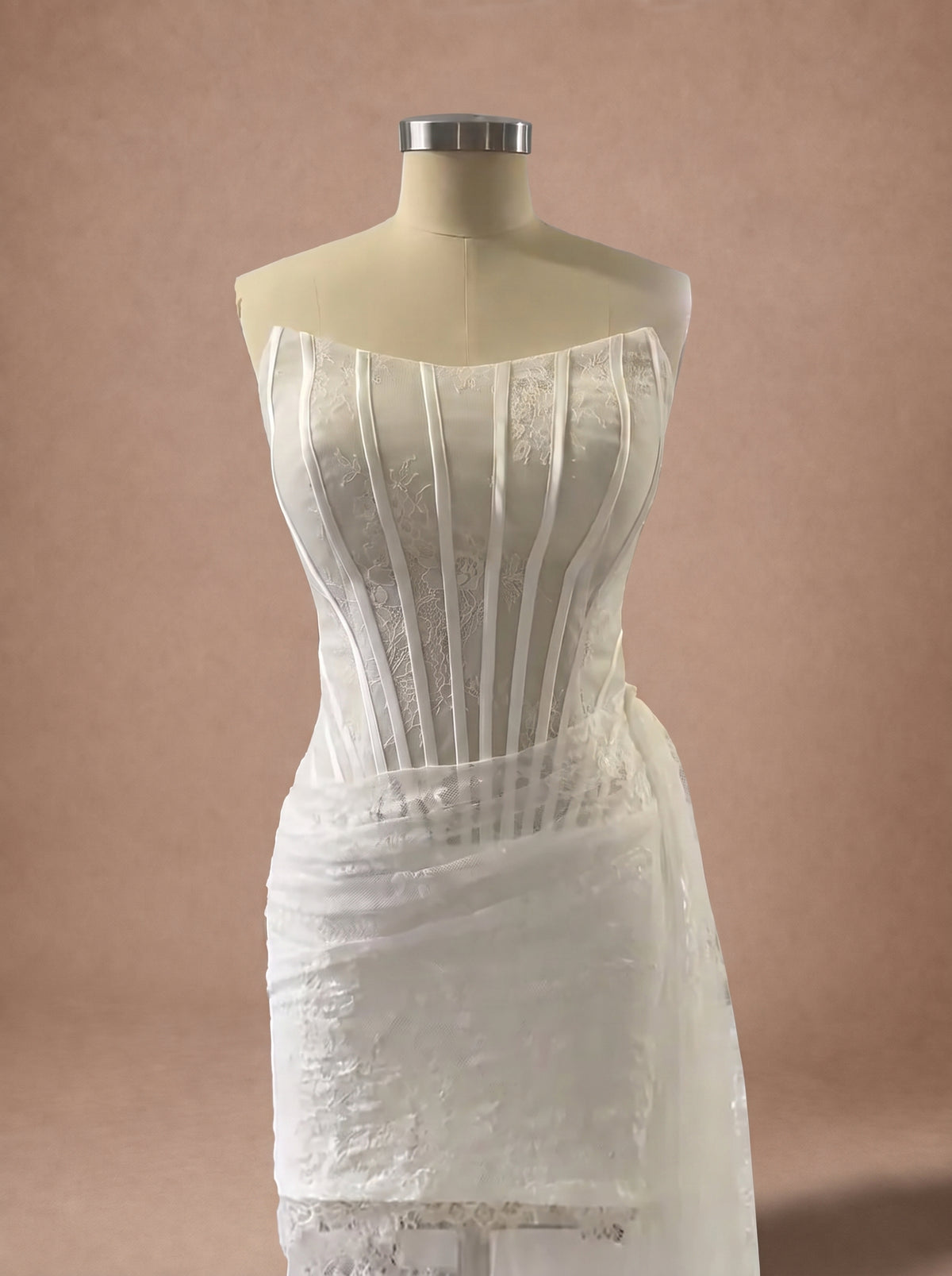 Robe de mariée vintage année 20 — Mannequin — détail buste