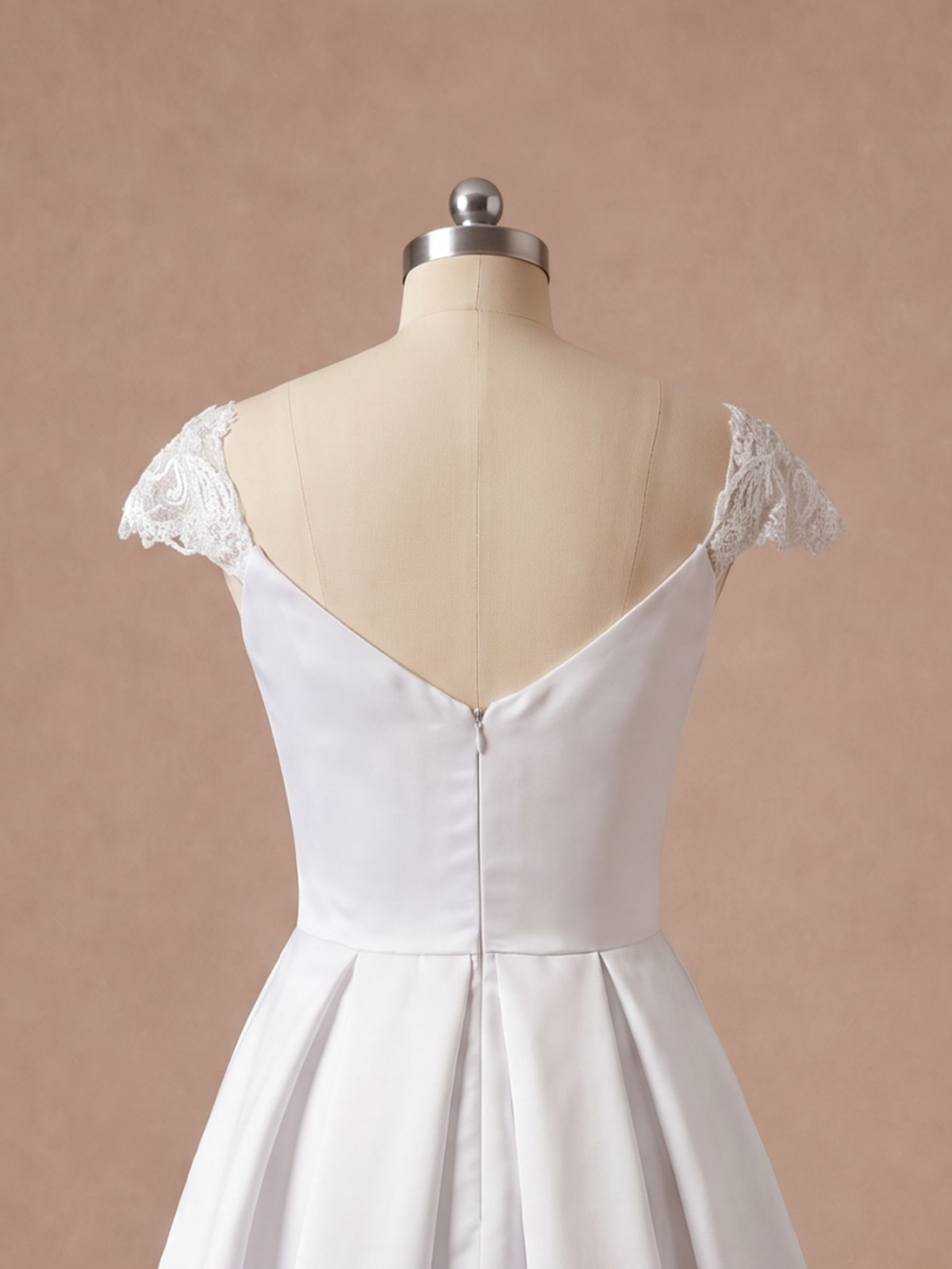 Robe de mariée vintage année 60 — Mannequin — détail dos